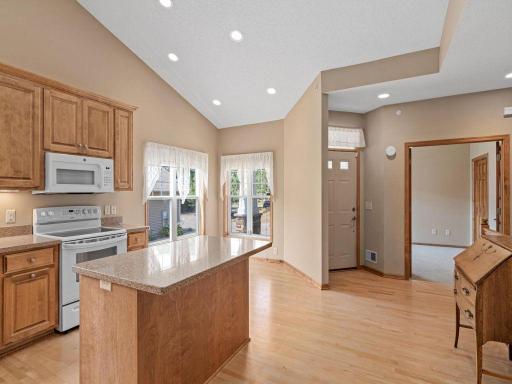 198 Thompson Avenue E, Saint Paul, MN 55118