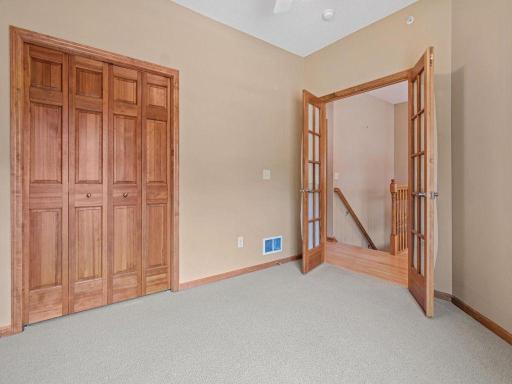 198 Thompson Avenue E, Saint Paul, MN 55118