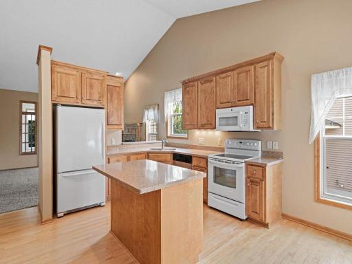 198 Thompson Avenue E, Saint Paul, MN 55118