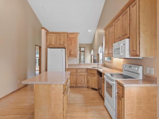 198 Thompson Avenue E, Saint Paul, MN 55118