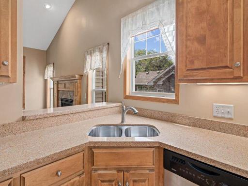 198 Thompson Avenue E, Saint Paul, MN 55118