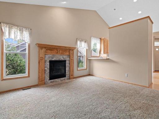 198 Thompson Avenue E, Saint Paul, MN 55118