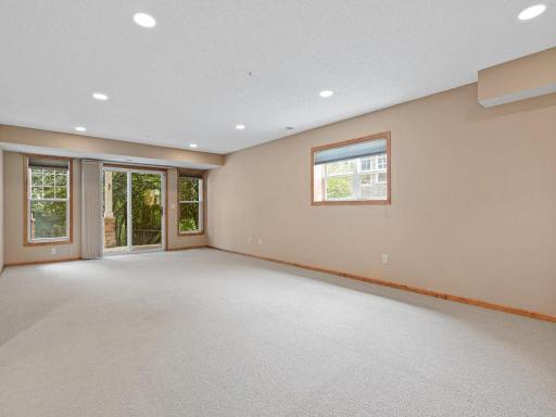198 Thompson Avenue E, Saint Paul, MN 55118