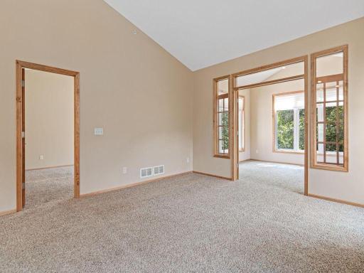 198 Thompson Avenue E, Saint Paul, MN 55118
