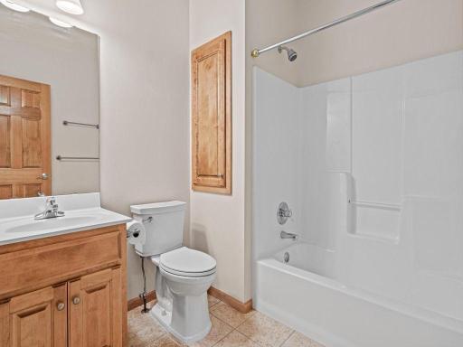 198 Thompson Avenue E, Saint Paul, MN 55118