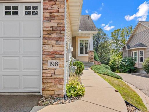 198 Thompson Avenue E, Saint Paul, MN 55118