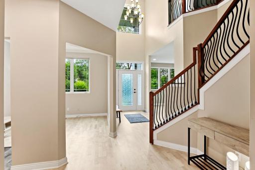 6-web-or-mls-10329-Noble-Ave-N-06.jpg
