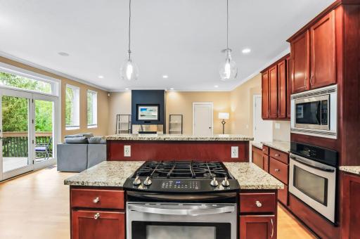 25-web-or-mls-10329-Noble-Ave-N-25.jpg