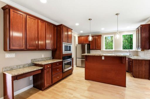 22-web-or-mls-10329-Noble-Ave-N-22.jpg