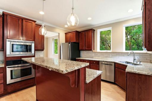24-web-or-mls-10329-Noble-Ave-N-24.jpg