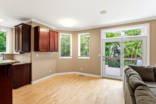 20-web-or-mls-10329-Noble-Ave-N-20.jpg