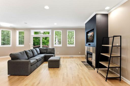 18-web-or-mls-10329-Noble-Ave-N-18.jpg