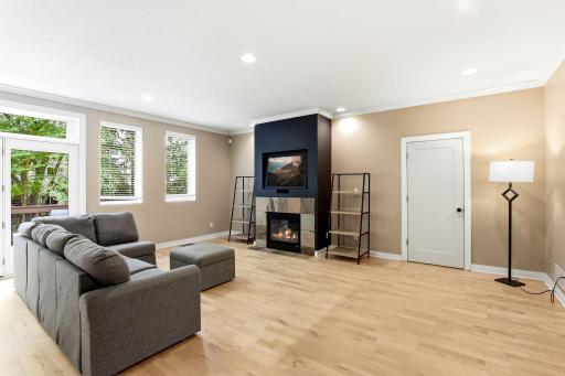 16-web-or-mls-10329-Noble-Ave-N-16.jpg