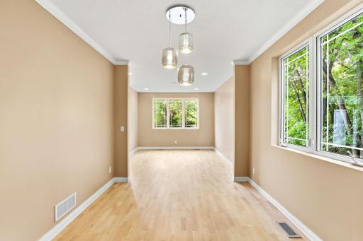 11-web-or-mls-10329-Noble-Ave-N-11.jpg