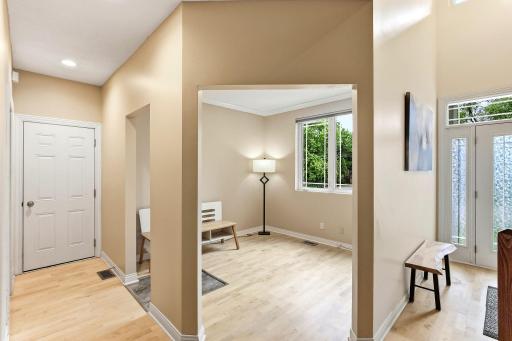 12-web-or-mls-10329-Noble-Ave-N-12.jpg