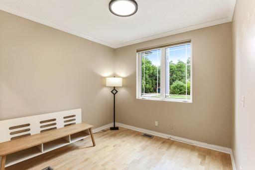 13-web-or-mls-10329-Noble-Ave-N-13.jpg