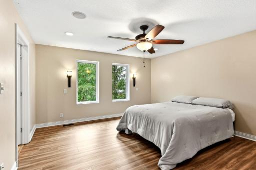 44-web-or-mls-10329-Noble-Ave-N-44.jpg