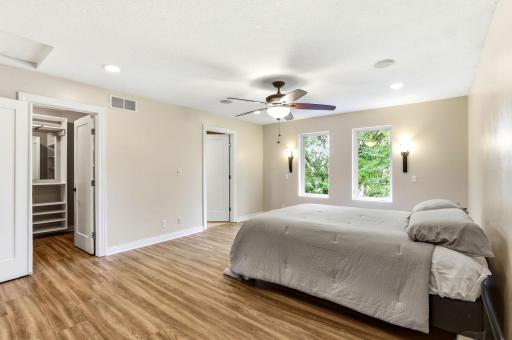 45-web-or-mls-10329-Noble-Ave-N-45.jpg