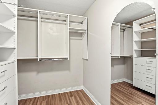 48-web-or-mls-10329-Noble-Ave-N-48.jpg