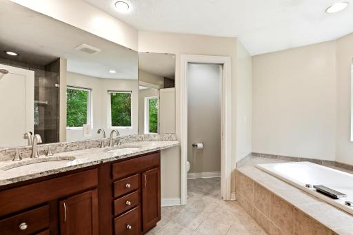 49-web-or-mls-10329-Noble-Ave-N-49.jpg