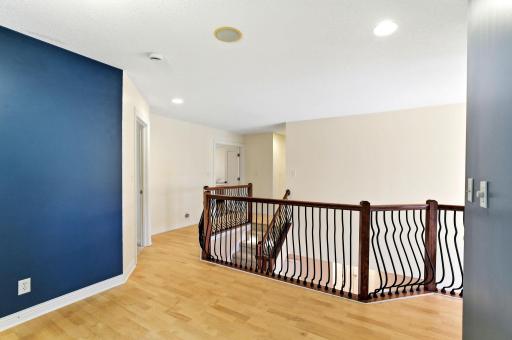 29-web-or-mls-10329-Noble-Ave-N-29.jpg