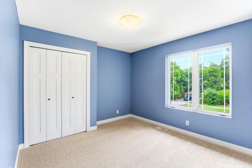 37-web-or-mls-10329-Noble-Ave-N-37.jpg