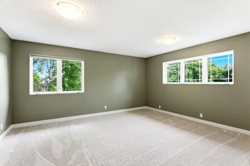 41-web-or-mls-10329-Noble-Ave-N-41.jpg