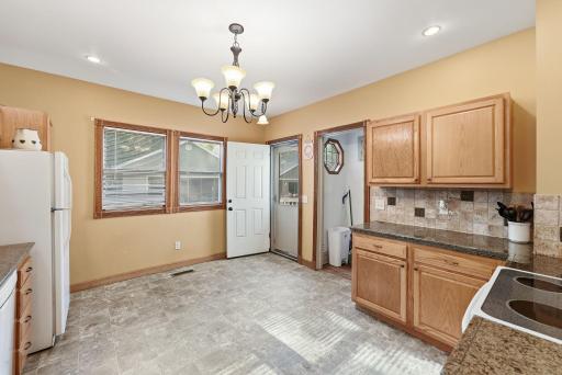 516 kitchen.jpg