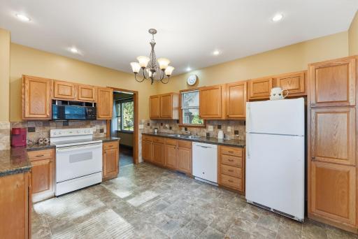 516 kitchen full.jpg