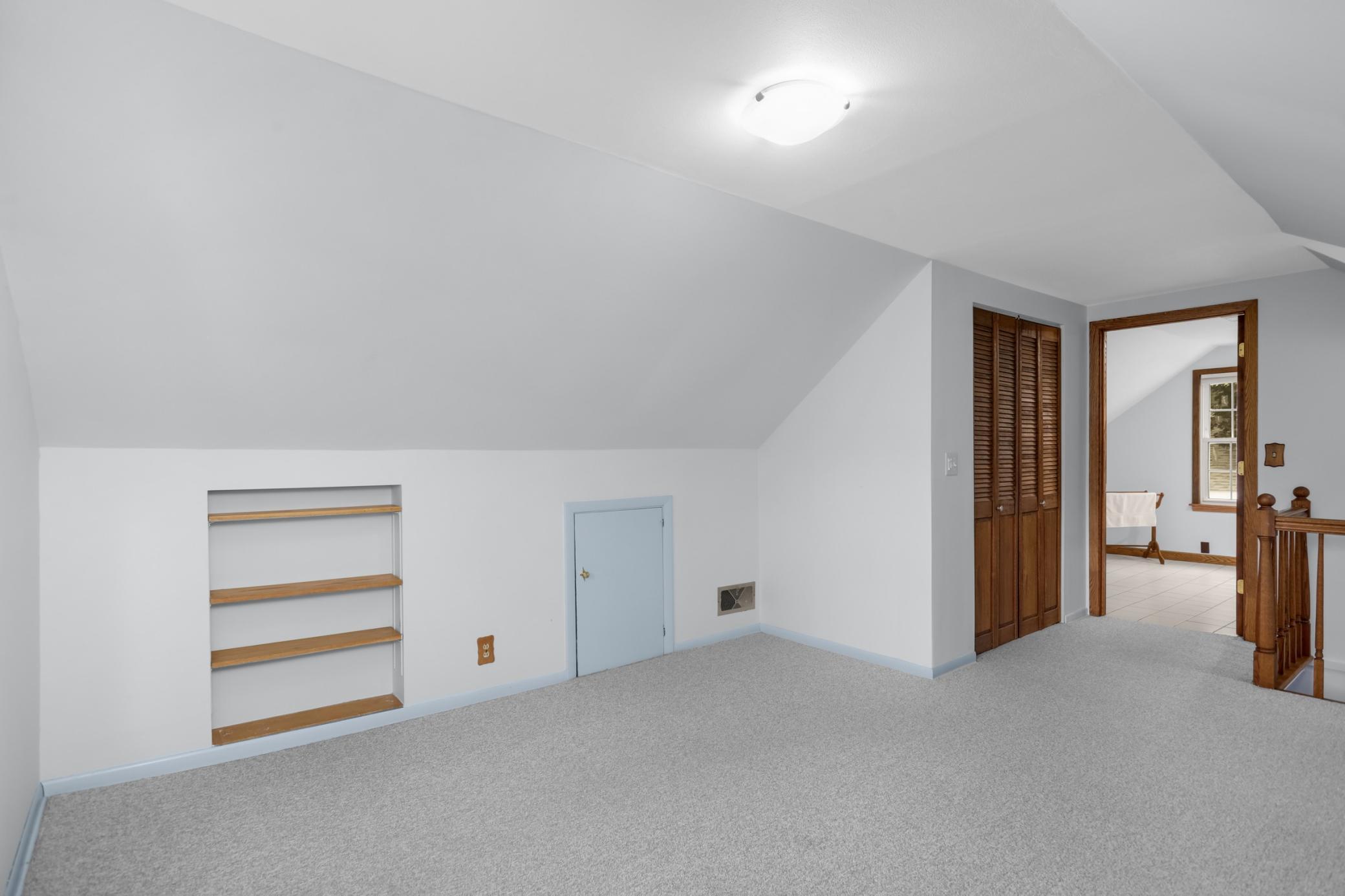 A deep closet leads to the en suite ¾ bath.