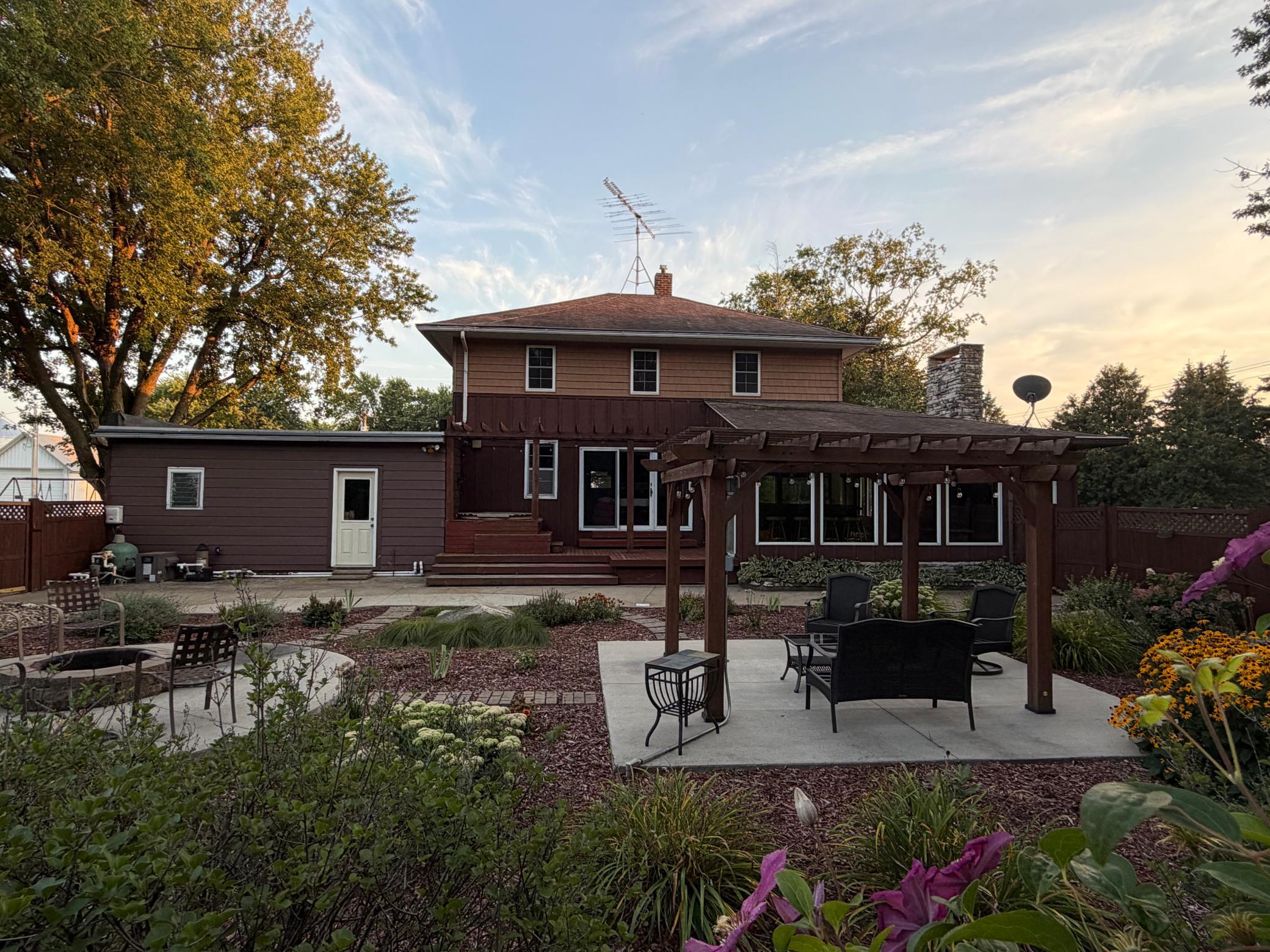 Unaltered original – outdoor living area as it exists
