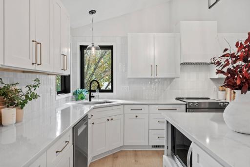 22-web-or-mls-13568 Flint Ln-21.jpg
