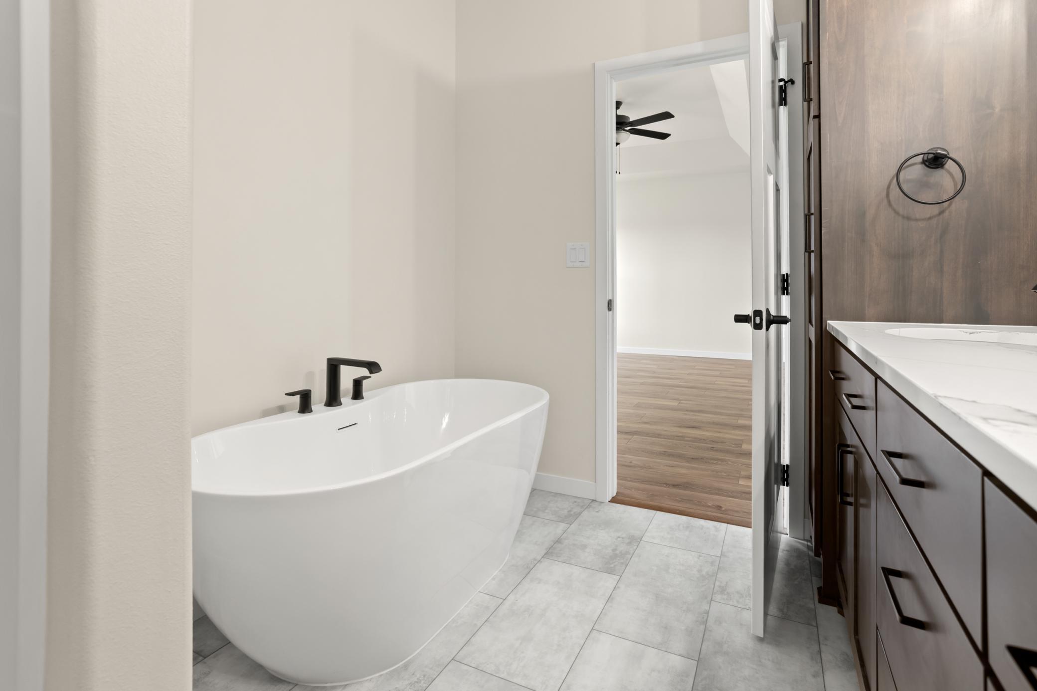 soaking tub