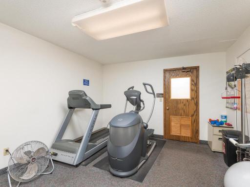4101 Parklawn Ave Apt 130 Edina MN 55435 USA-025-018-Parklawn Ave Unit 130 Edina21-MLS_Size.jpg