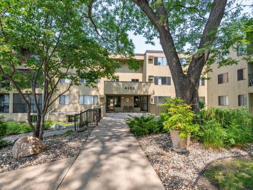 4101 Parklawn Ave Apt 130 Edina MN 55435 USA-001-028-Parklawn Ave Unit 130 Edina1-MLS_Size.jpg