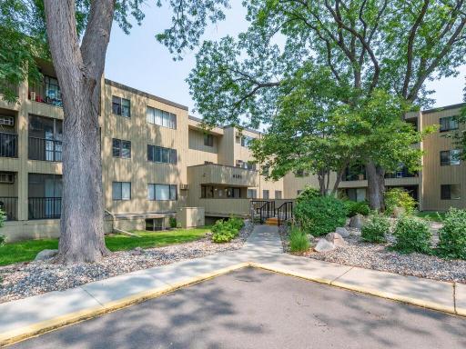 4101 Parklawn Ave Apt 130 Edina MN 55435 USA-031-027-Parklawn Ave Unit 130 Edina27-MLS_Size.jpg