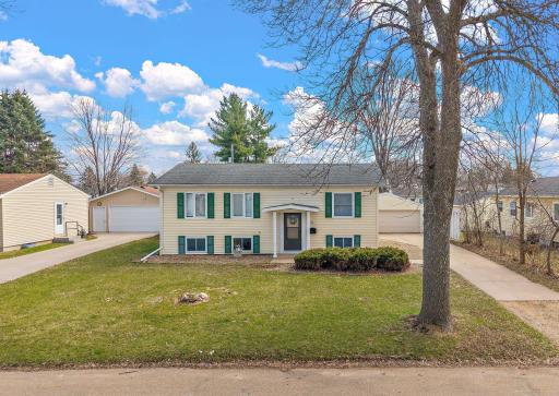 1866 38th Street NW, Rochester, MN 55901