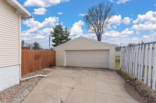 1866 38th Street NW, Rochester, MN 55901