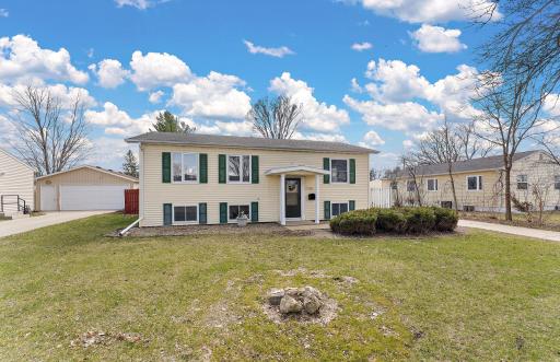 1866 38th Street NW, Rochester, MN 55901