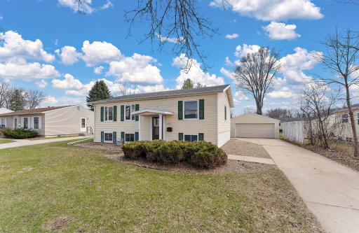 1866 38th Street NW, Rochester, MN 55901
