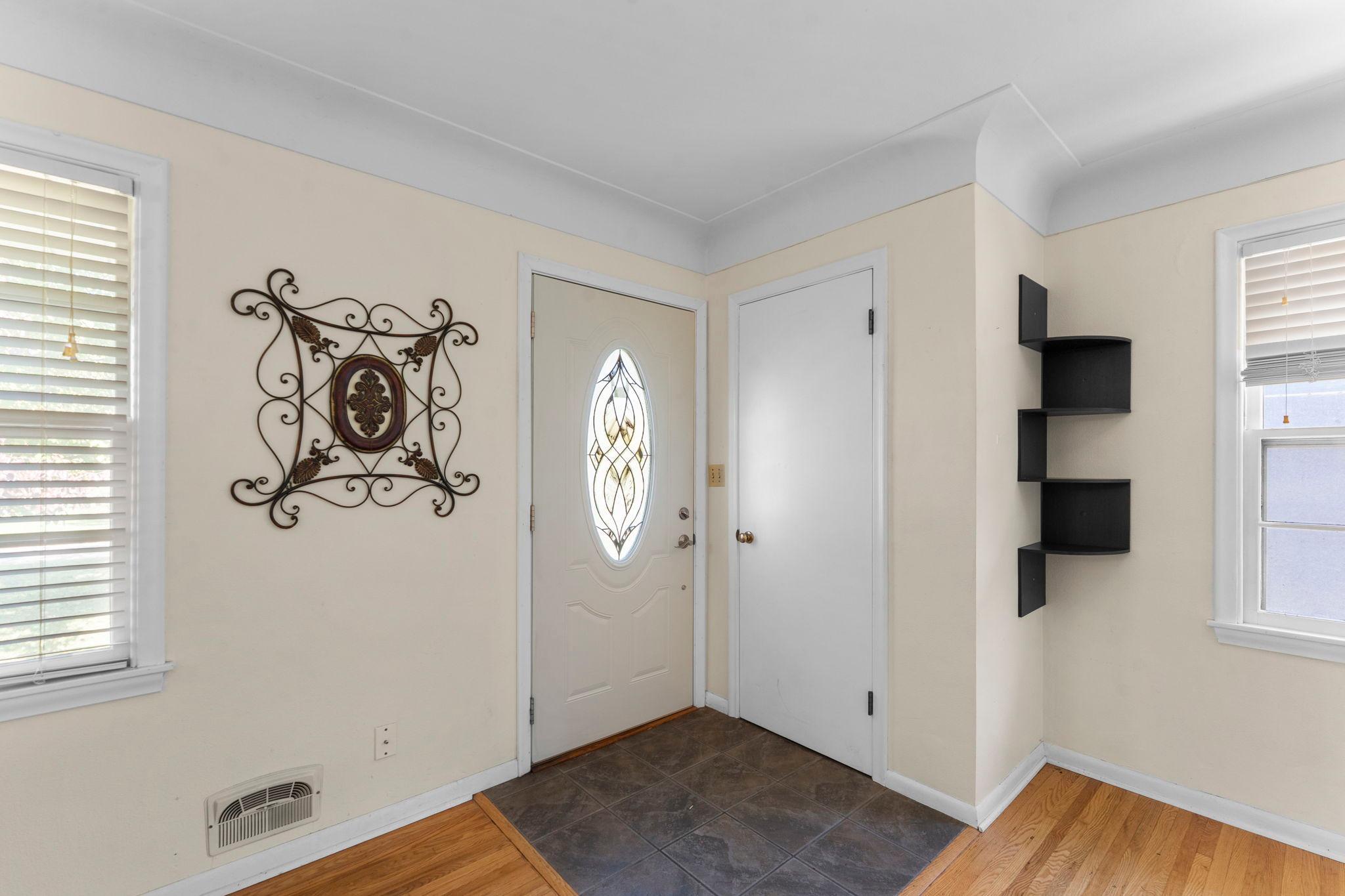 6-web-or-mls-806 89th Ave NE-3.jpg