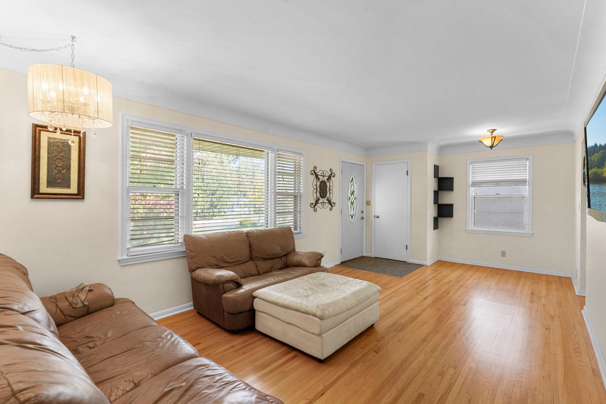 9-web-or-mls-806 89th Ave NE-18.jpg