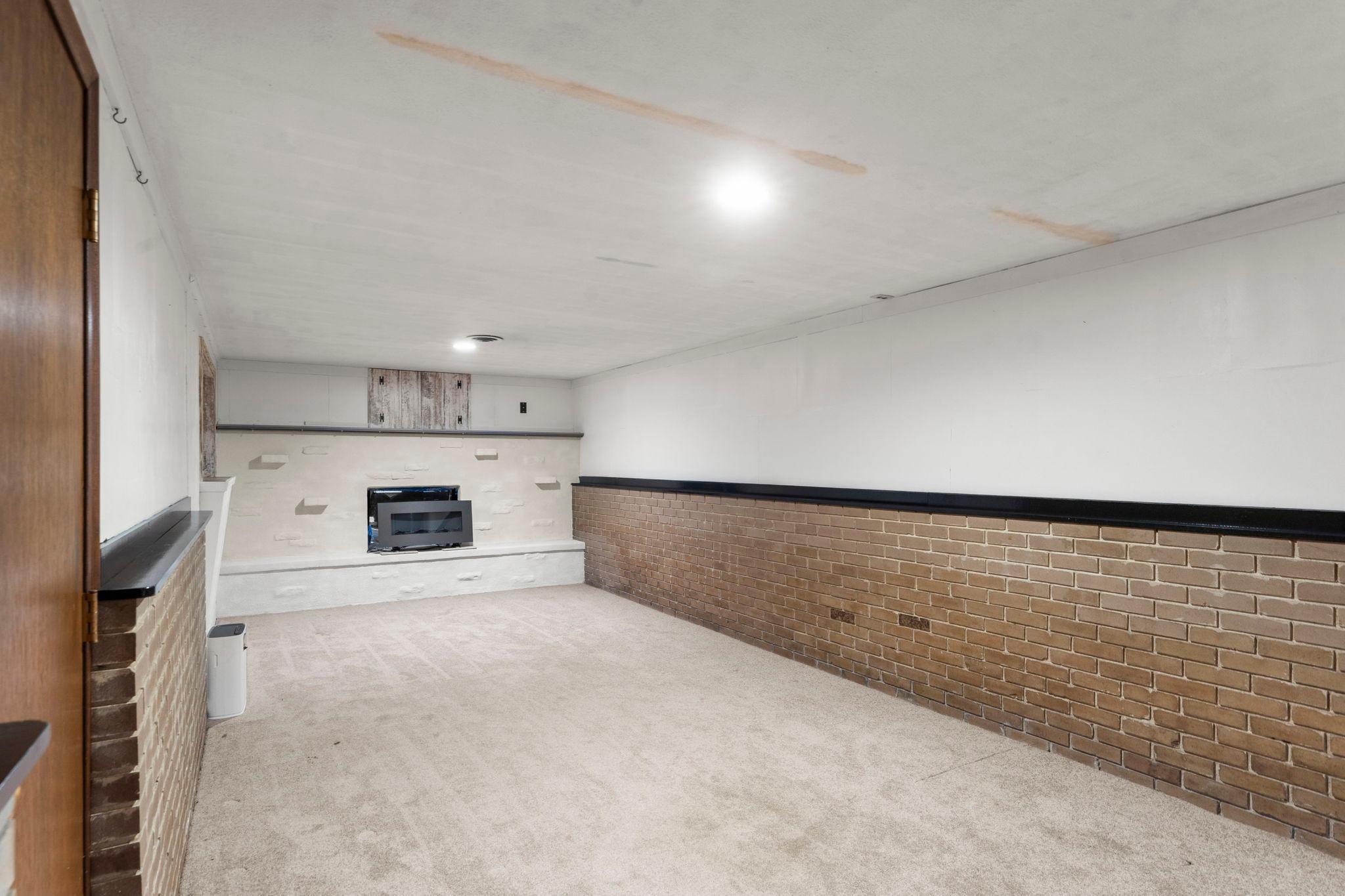 30-web-or-mls-806 89th Ave NE-121.jpg