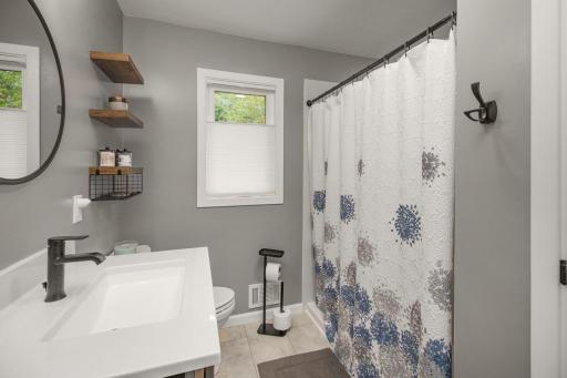 261 6th Street S, Bayport, MN 55003