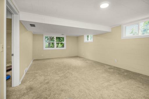 261 6th Street S, Bayport, MN 55003