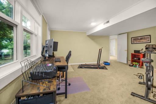 261 6th Street S, Bayport, MN 55003