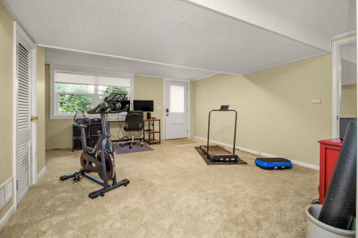 261 6th Street S, Bayport, MN 55003