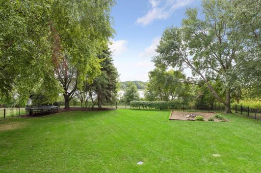 18692 Erin Bay, Eden Prairie, MN 55347
