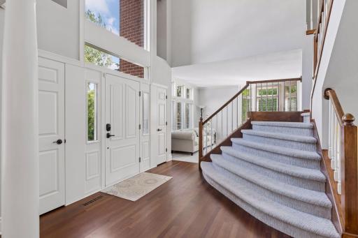 18692 Erin Bay, Eden Prairie, MN 55347