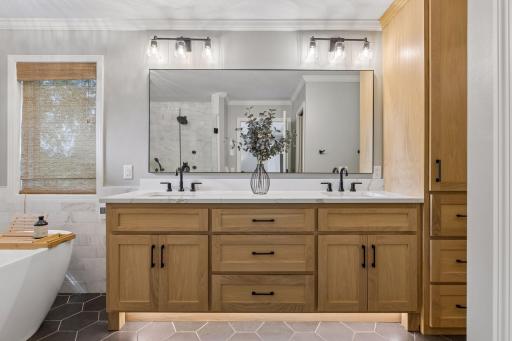 18692 Erin Bay, Eden Prairie, MN 55347